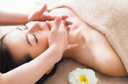 デコルテリンパマッサージ